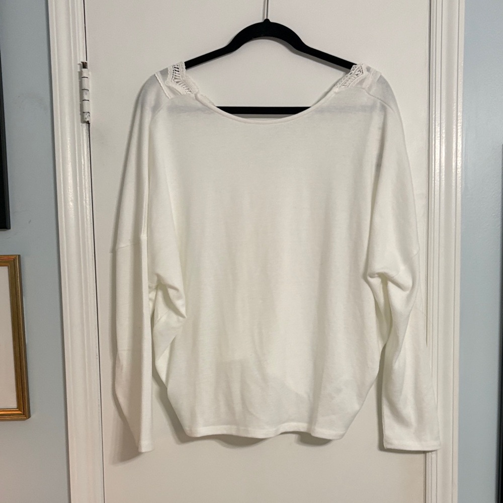 Francesca's Collections White Sweatshirt